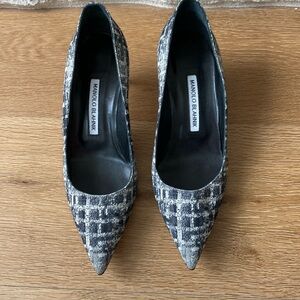 Manolo Blahnik pump. Black/ grey. Size 38.5